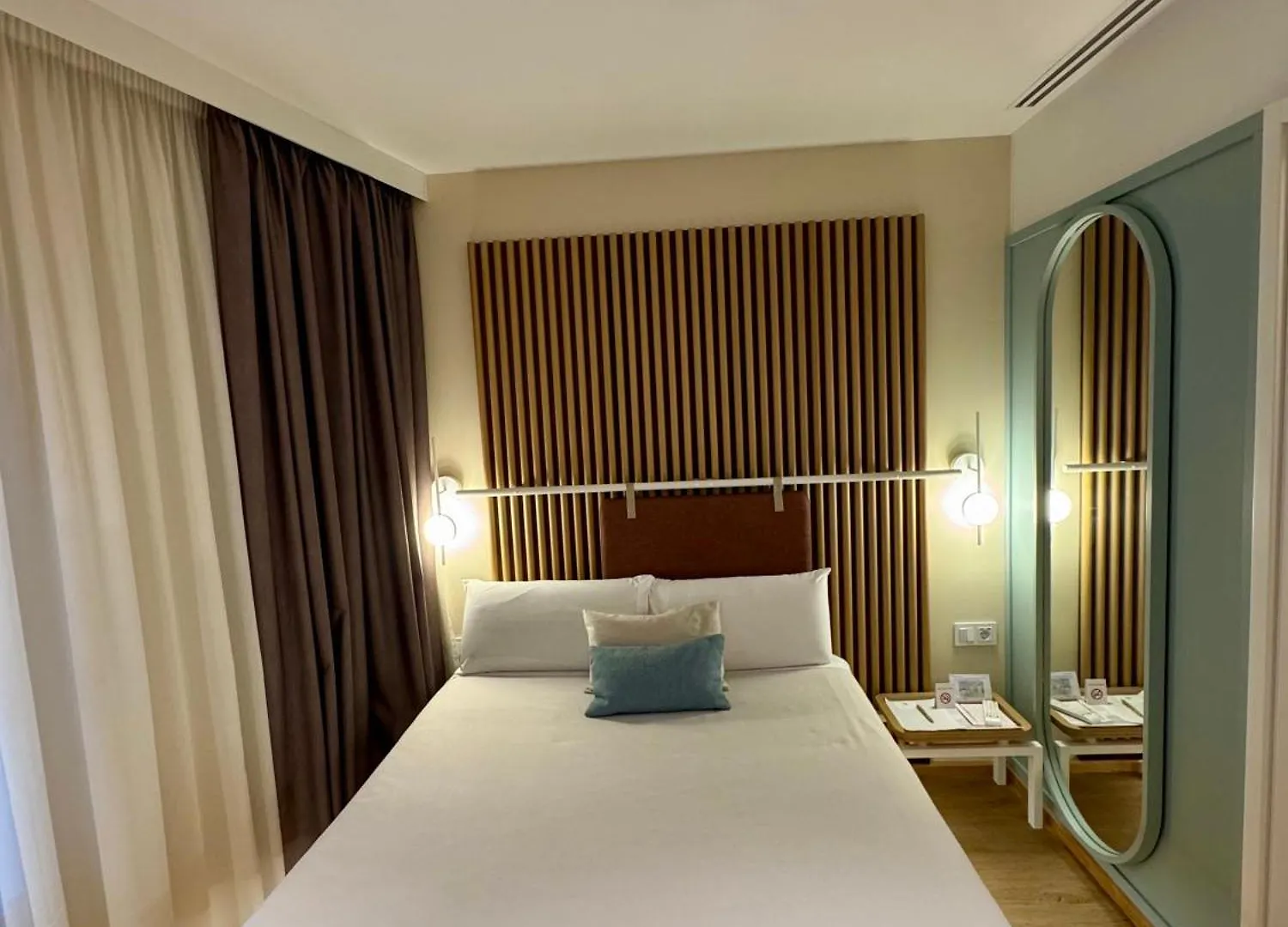 Hotel Leonor Conil Conil De La Frontera 2*,